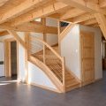 Escalier de chalet, intérieur épuré
