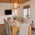 Salle à manger de chalet élégante