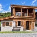 Chalet en bois dans son écrin naturel