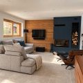Salon de chalet contemporain, lumière naturelle