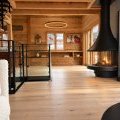 Salon de chalet, bois et lumière douce