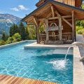 Mazot et piscine turquoise