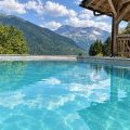Piscine alpine face au mazot