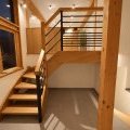Élégance chaleureuse d'un escalier de chalet